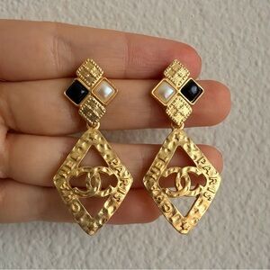 ✨ Vintage Chanel Paris CC Drop Earrings Gold Tone💛🖤